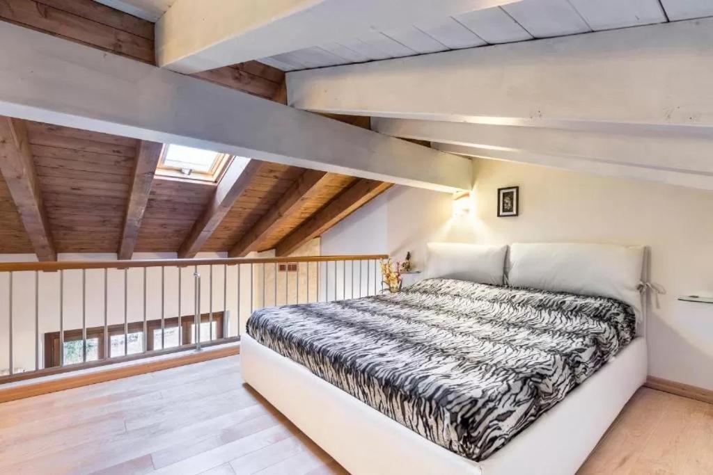 Casa Vacanze Rosalba Ferrara di Monte Baldo Bagian luar foto