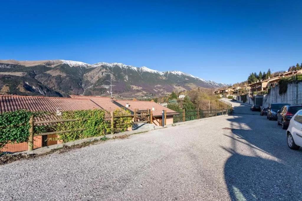 Casa Vacanze Rosalba Ferrara di Monte Baldo Bagian luar foto